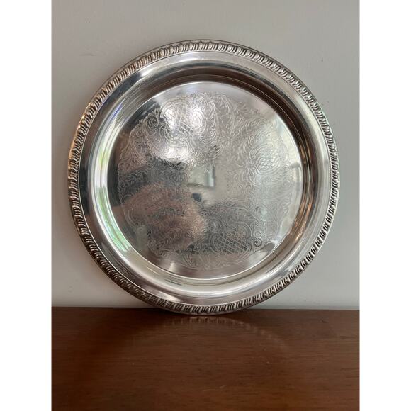 Leonard Silverplate Silver Leonard silverplate tray with decorative etchings - Picture 1 of 6